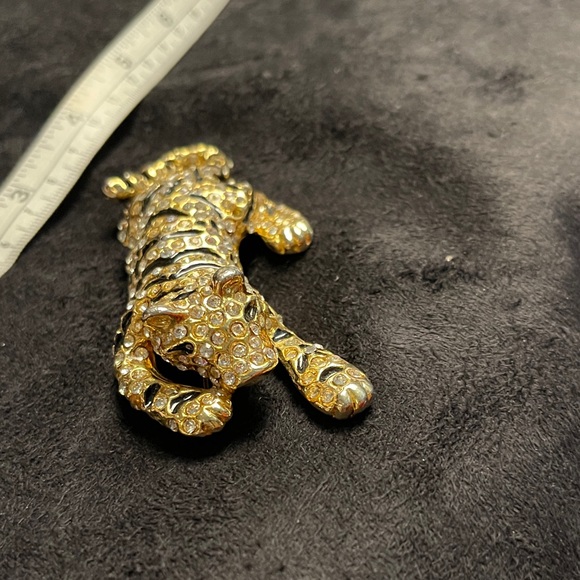 Tony? The tiger? Gold tone and Black Tiger Brooch